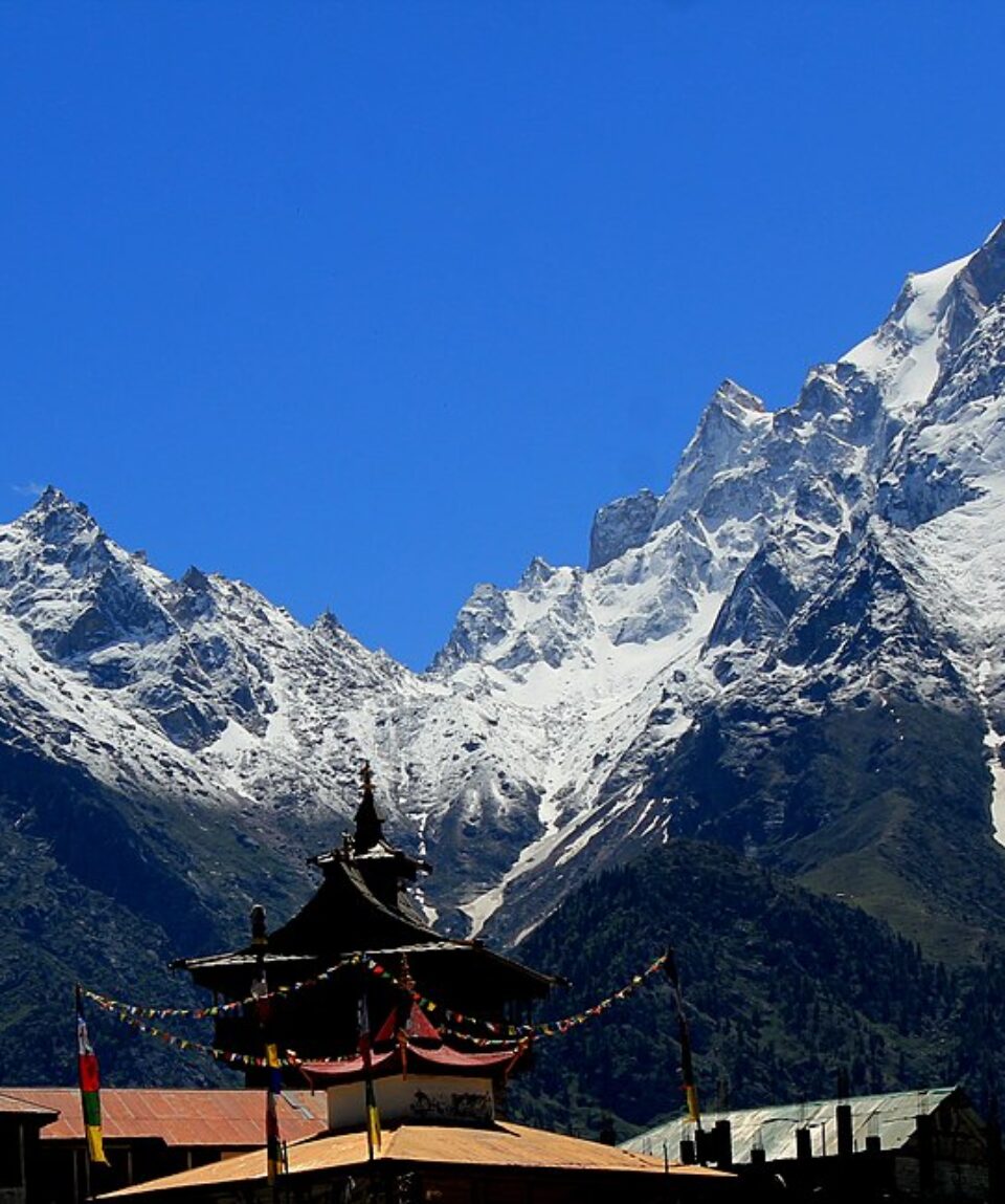 1024px-Buddhist_Temple_and_Jorkaden_Peak_from_Kalpa_at_Himachal_Pradesh_India