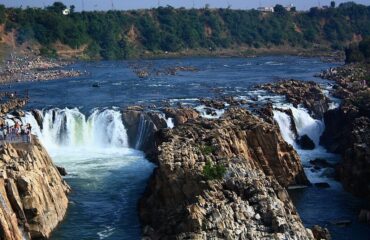 1024px-Dhuandhar_Waterfalls