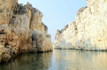 Marble_Rocks_-_Jabalpur