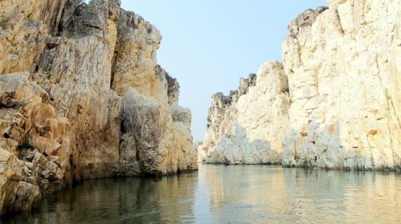 Marble_Rocks_-_Jabalpur